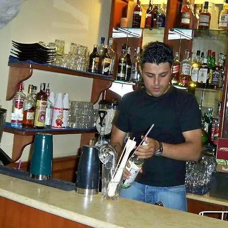 Zefiro Aparthotel 3*