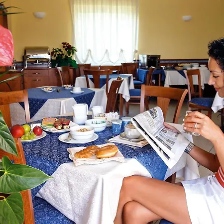 Zefiro Aparthotel Siderno